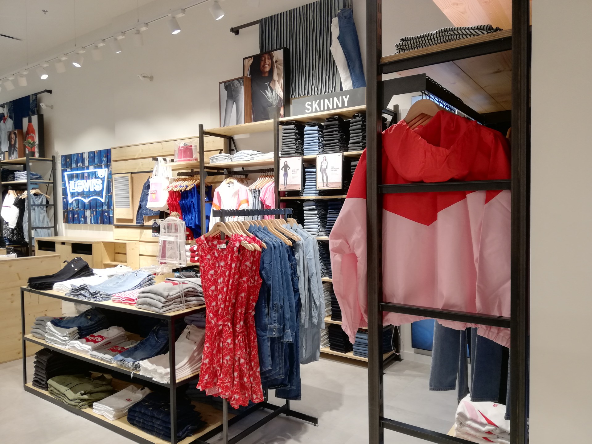 Levi's shops in Brussels and Lille prepared by Ergo Store