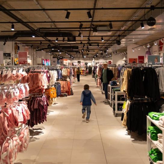 AJeden z największych sklepów Sinsay wyprodukowany przez Ergo Store w Tesanj